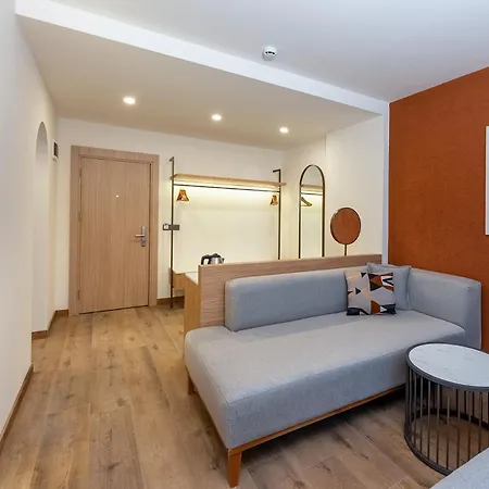 Aparthotel Sunflower 4*