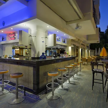 Aparthotel Sunflower 4*